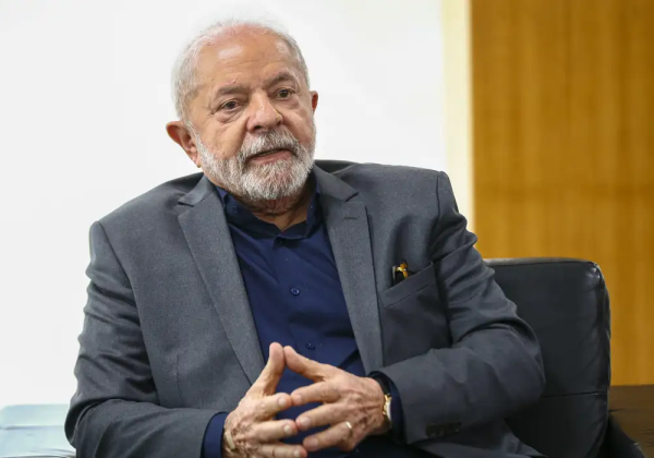 Após 3º procedimento cirúrgico, Lula tem dreno retirado e segue lúcido e bem, diz boletim médico