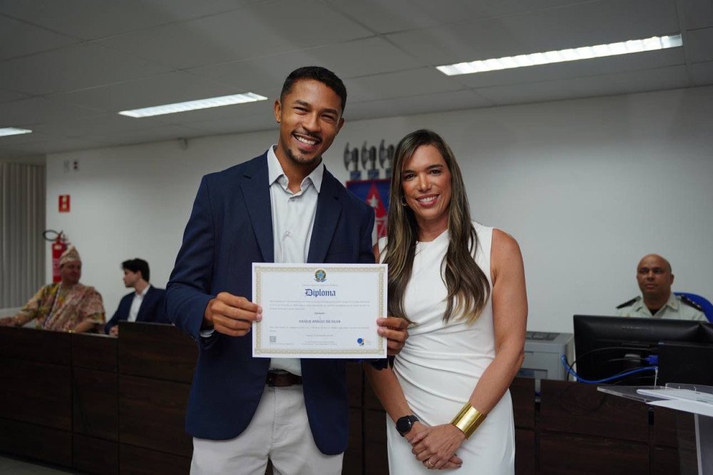 Vereador mais jovem, Kaique Ara é diplomado em Camaçari