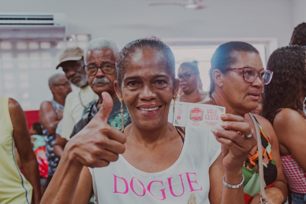 São Sebastião do Passé (BA) programa entrega de Cestas Natalinas, do projeto Natal Sem Fome, para o domingo (22) e segunda (23)