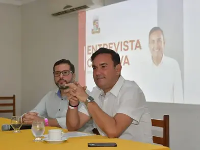 Gustavo Carmo realiza primeira coletiva de imprensa como prefeito de Alagoinhas e apresenta planos para o município