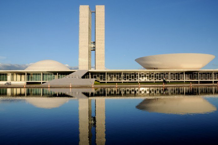 GOVERNO FEDERAL PLANEJA DEMISSÃO VOLUNTÁRIA PARA SERVIDORES PÚBLICOS