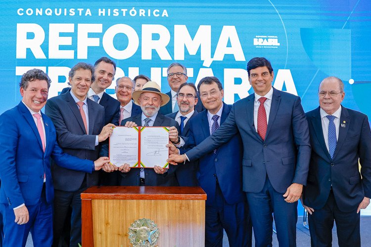 Cashback para os mais pobres, Lula sanciona regulamentação da reforma tributária que isenta cesta básica e medicamentos