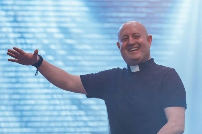 Padre faz ‘rave católica’ no Cristo Redentor e repercute na web
