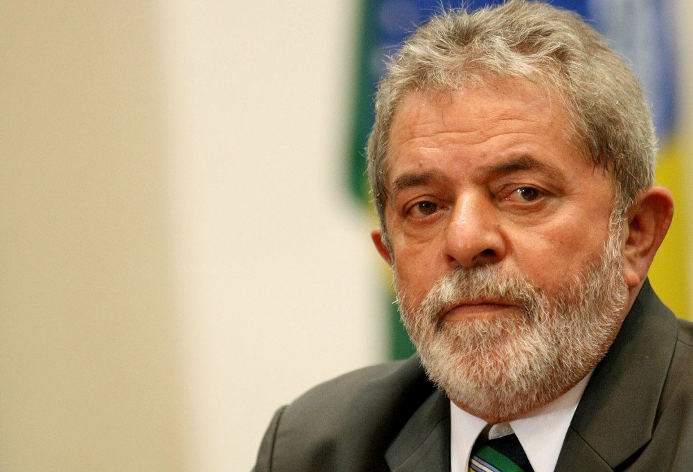 Ao manter bloqueio de bens, juiz cita salário que Lula não recebe