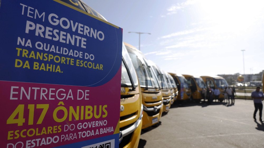 Governo do Estado  entrega de 417 ônibus escolares em toda Bahia