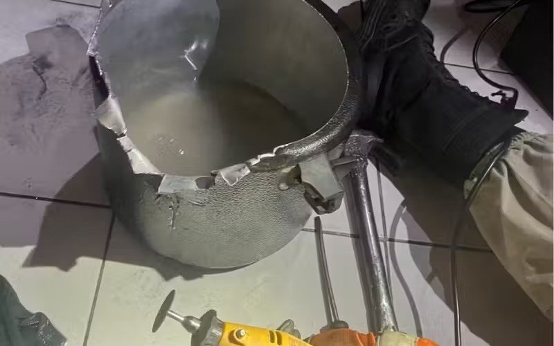 Bombeiros resgatam bebê de 1 ano preso dentro da panela de pressão no Ceará