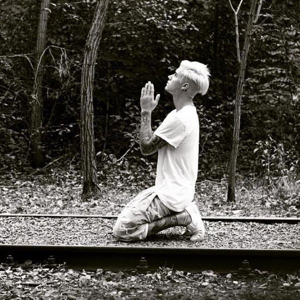 Justin Bieber cancelou turnê para se dedicar à igreja