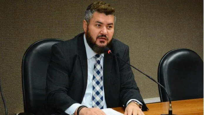 ALBA: Júnior Muniz apresenta projeto em prol das pessoas com TEA