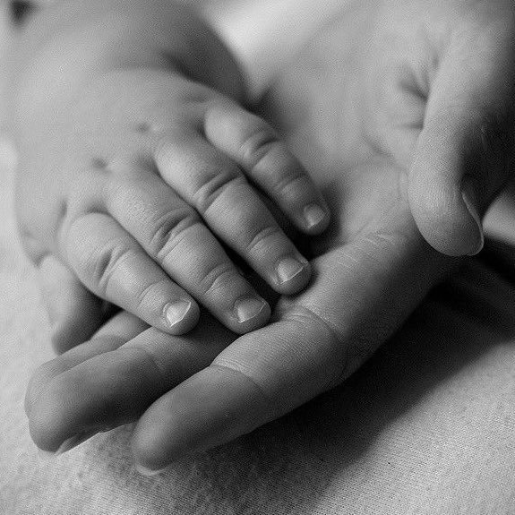 Mulher branca faz fertilização in vitro com doador branco e filho nasce negro