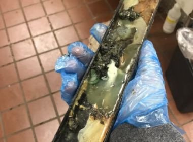 Jovem diz que foi demitido após publicar foto de máquina do McDonald's com fungos