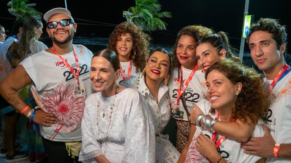 Preta Gil recebe o carinho dos amigos no Expresso 2222