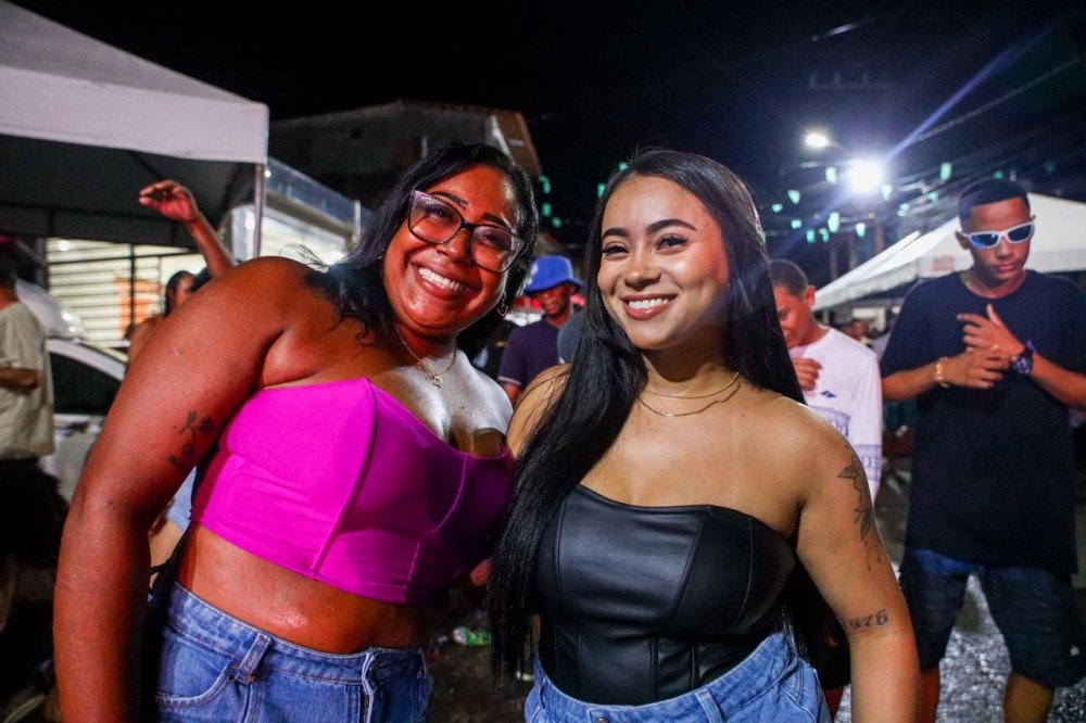 Abertura do Carnaval anima foliões nos Distritos de Candeias