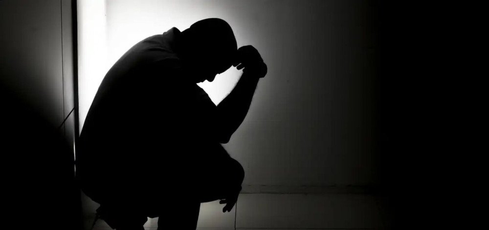 Afastamentos do trabalho por transtornos mentais batem recorde em 2024