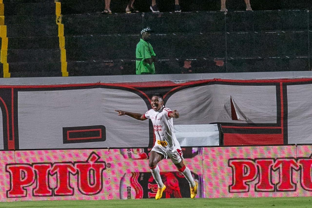 Náutico bate Vitória no Barradão e avança na Copa do Brasil