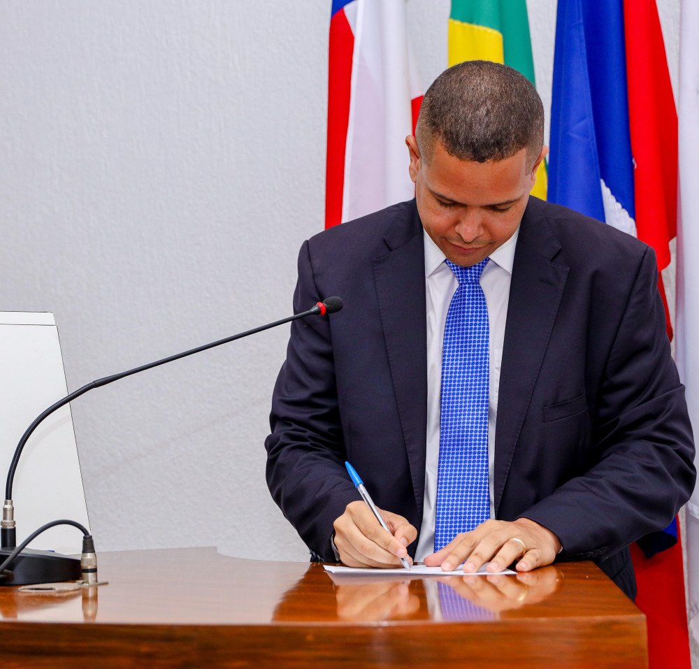 Candeias avança na inclusão: Diego Maia propõe cota para negros em concursos públicos do município.