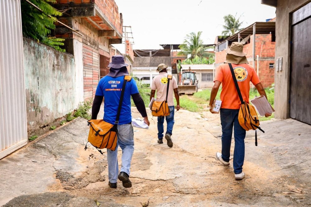 Candeias: Prefeitura intensifica limpeza e desobstrução de canais de drenagem na cidade