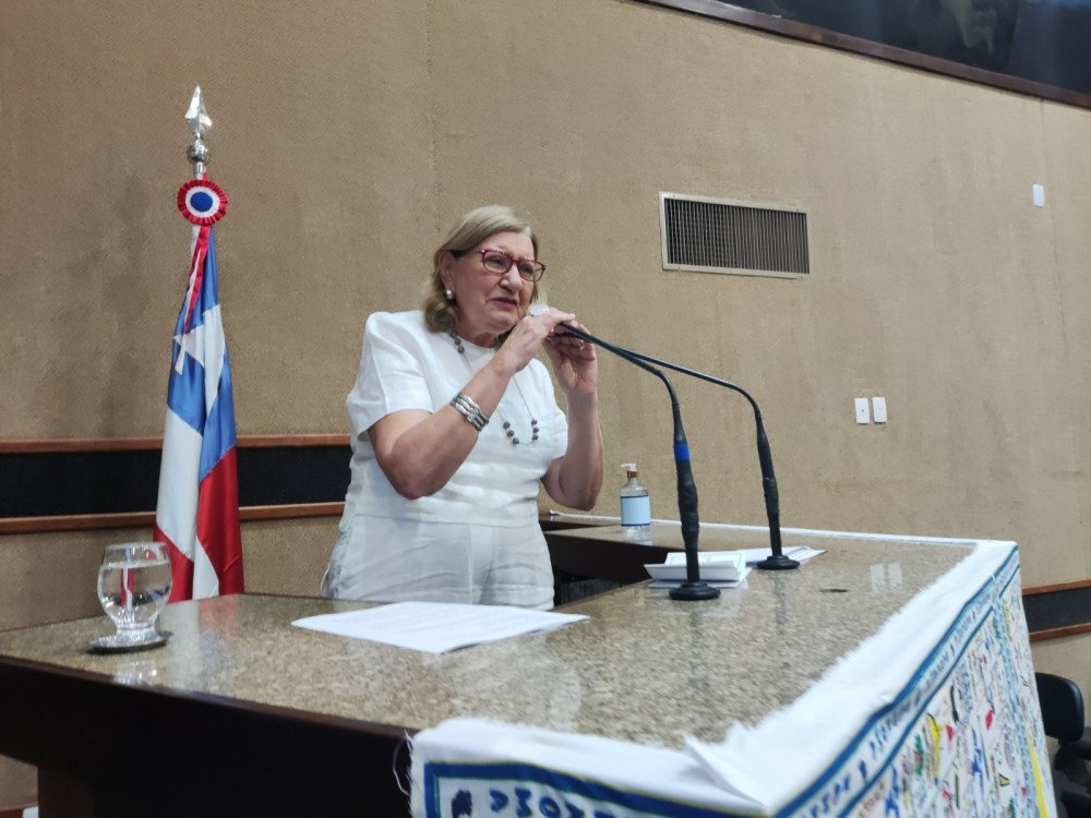 Deputada Maria del Carmen conquista aprovação unânime de projeto pioneiro para pessoas com Fibromialgia na Bahia