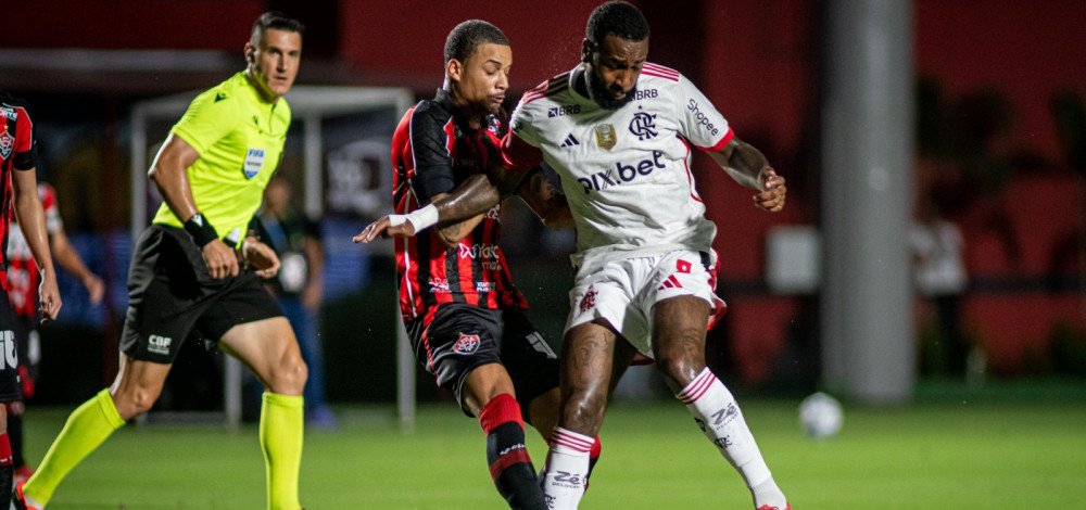Vitória perde para o Flamengo e segue sem vencer no Brasileirão
