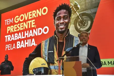 Jerônimo lança crédito para mototaxistas e anuncia isenção de IPVA