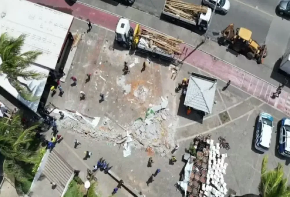 Quiosques são demolidos em Itapuã após fiscalização em Salvador