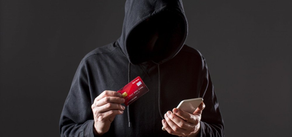 Brasil enfrenta onda de golpes virtuais; jovens são boa parte das vítimas