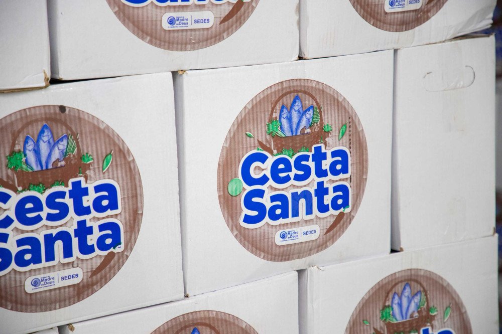 Prefeitura de Madre de Deus entrega mais de 40 toneladas de alimentos com a Cesta Santa nesta quinta (17)