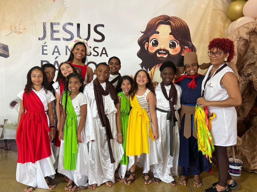 Escola Joias de Cristo realiza tradicional Ceia de Páscoa.