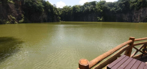 Adolescente de 14 anos desaparece após cair em lagoa na capital baiana