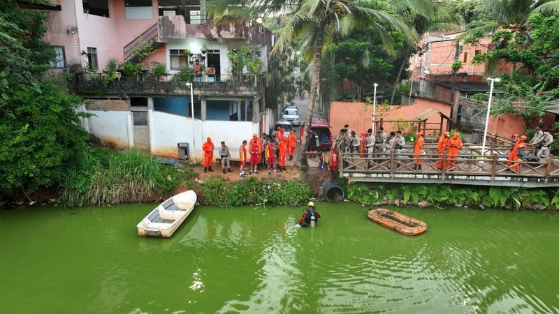 Bombeiros encontram corpo de jovem que desapareceu em lagoa no Cabula
