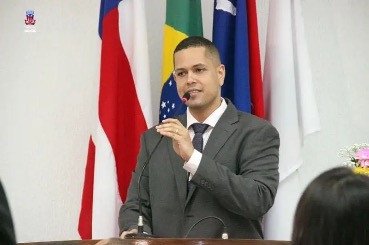 Vereador Diego Maia lamenta a morte do Papa Francisco