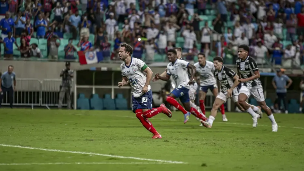 Bahia marca gol de pênalti nos acréscimos e vence o Ceará na Fonte Nova