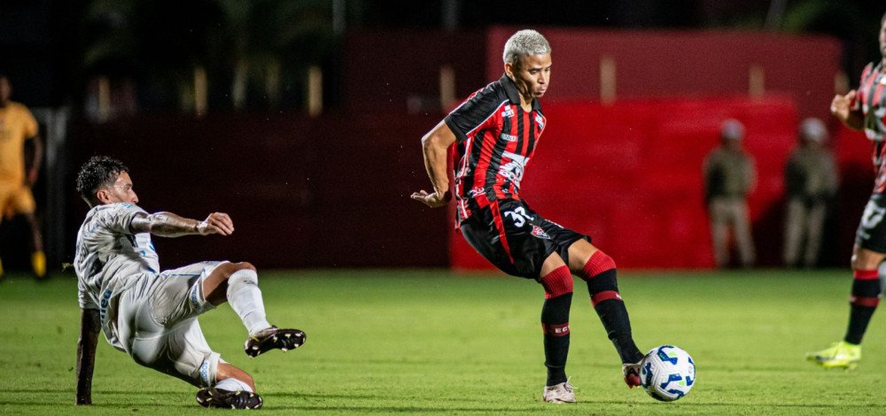 Vitória empata com o Grêmio e segue fora da zona de rebaixamento do Brasileirão