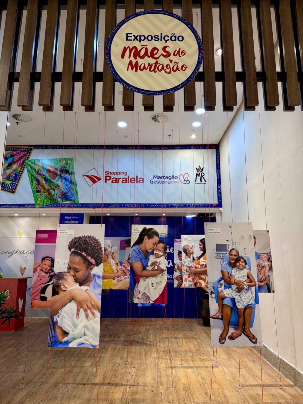 Mães vestidas de si: Shopping Paralela celebra diversidade materna