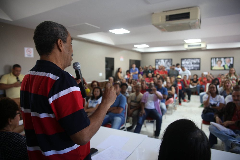 Carlos Martins realiza reunião de lideranças em Salvador !