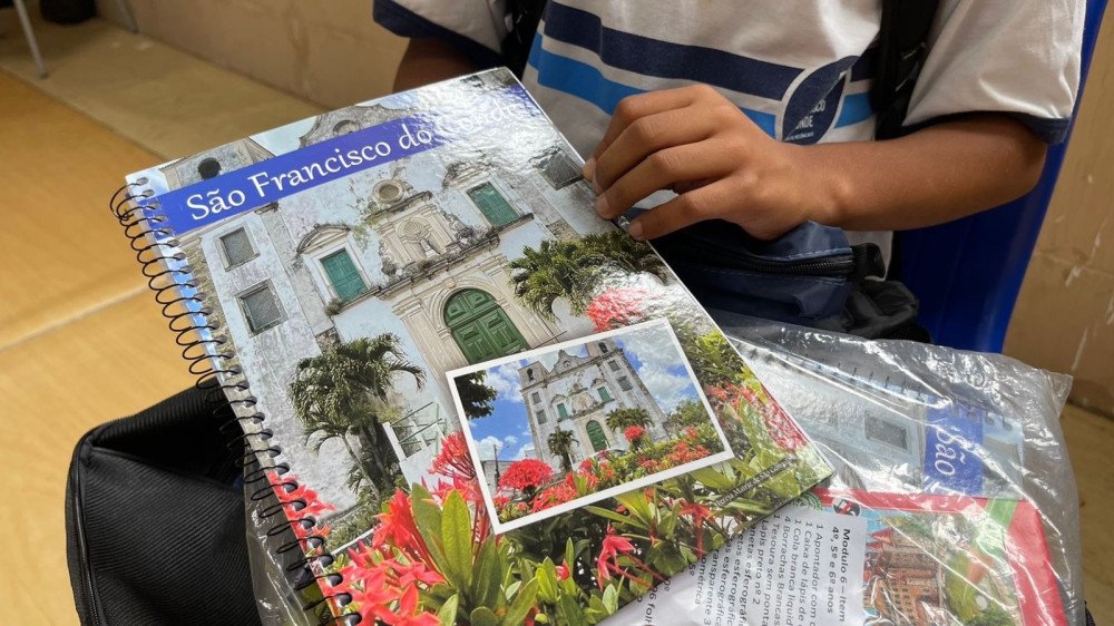 Prefeitura de São Francisco do Conde, através da SEDUC, inicia cronograma de entrega de Kits Escolares a cerca de 6 mil estudantes da Rede Municipal de Ensino