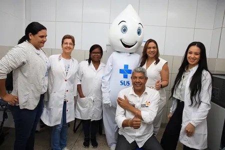 Jerônimo se vacina e convoca os baianos para o Dia D de imunização