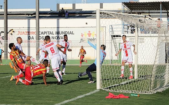 Juazeirense atropela América-RN e coloca um pé na Série C