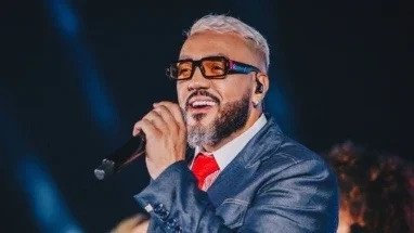 Belo se apresenta no São João de Candeias