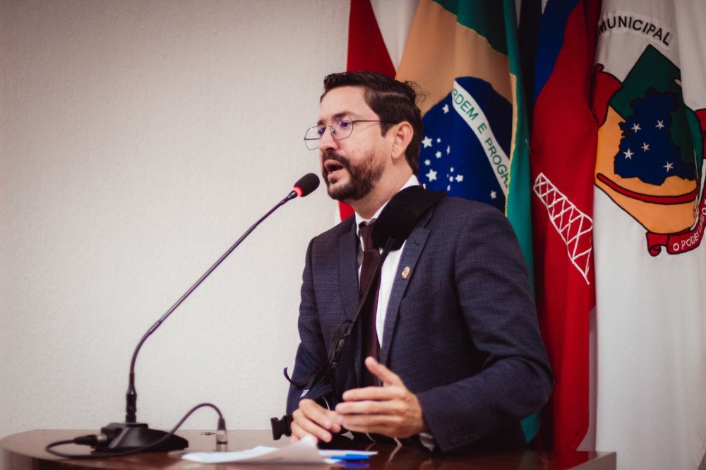 Vereador Cássio Vinícius celebra iniciativa do prefeito Eriton Ramos em dialogar de forma imediata com professores e reforça compromisso da gestão com a educação de Candeias