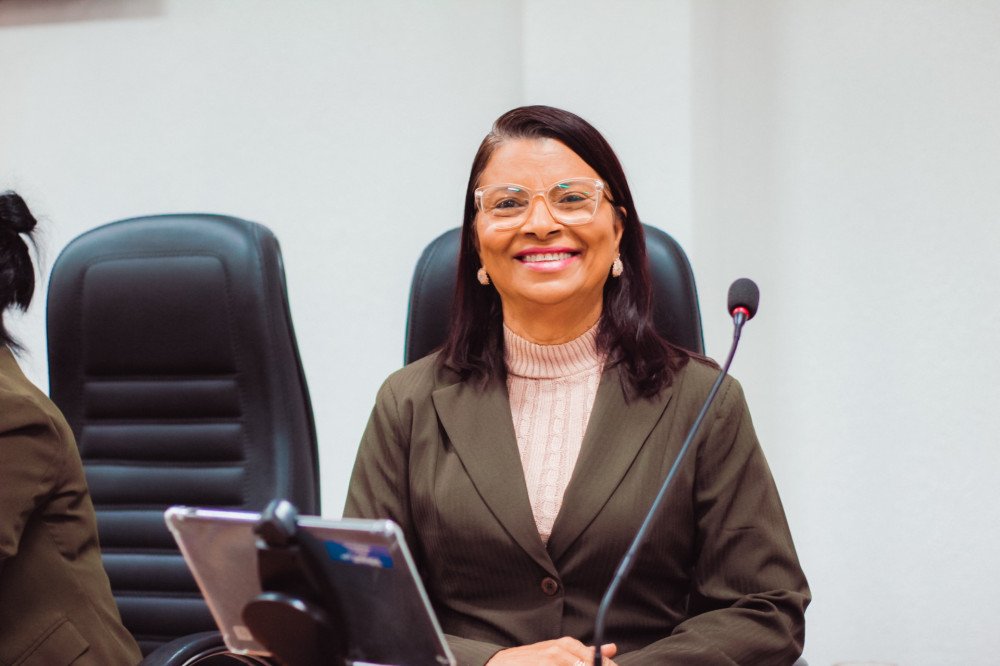 Vereadora Tânia Batista celebra reajuste dos servidores públicos de Candeias e destaca união pelo fortalecimento da educação