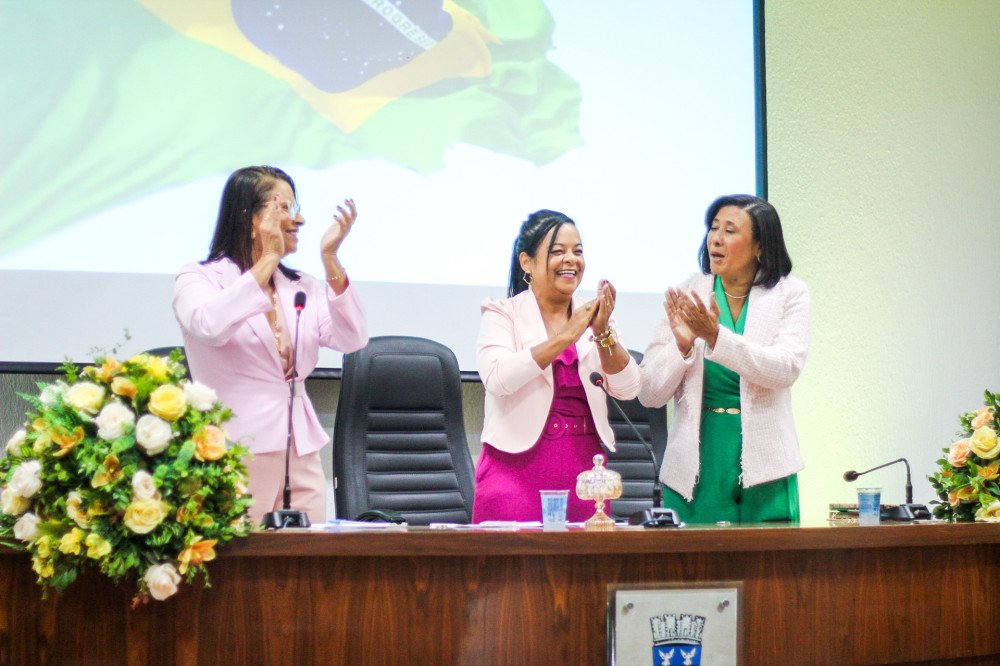 Câmara de Candeias realiza Sessão Especial em homenagem às mulheres e mães