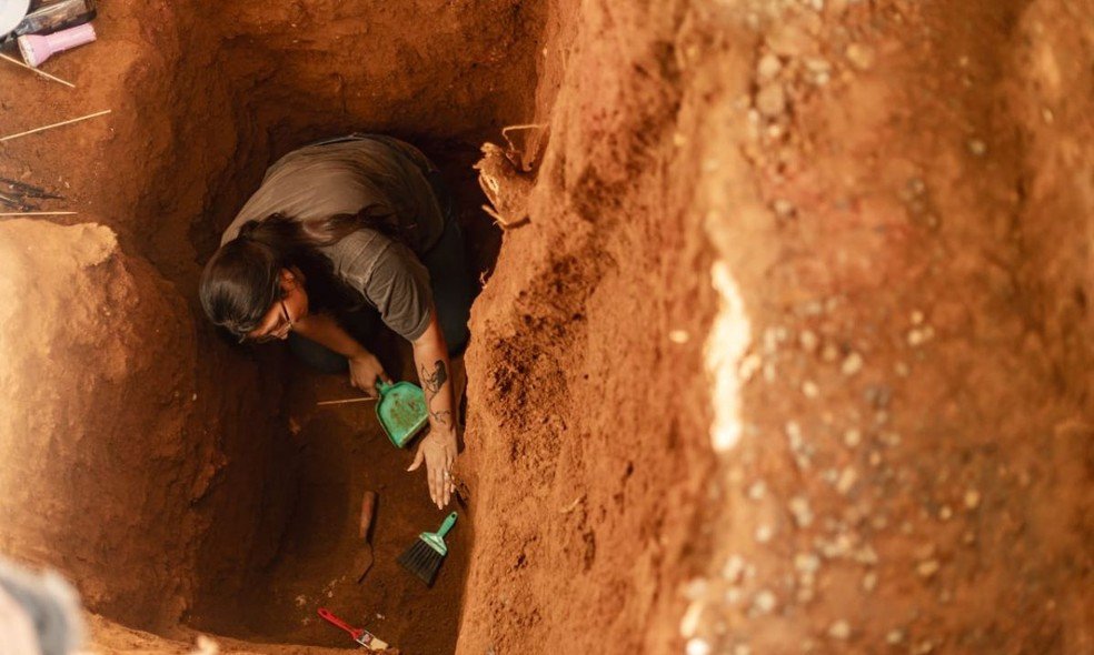 Arqueólogos encontram primeiras ossadas no cemitério de escravizados em Salvador