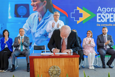 Lula lança programa que investe R$ 2 bi para reduzir tempo de espera no SUS