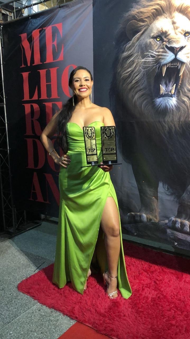 Drª Adila Dantas é destaque e conquista dois prêmios no Melhores do Ano Candeias 2025