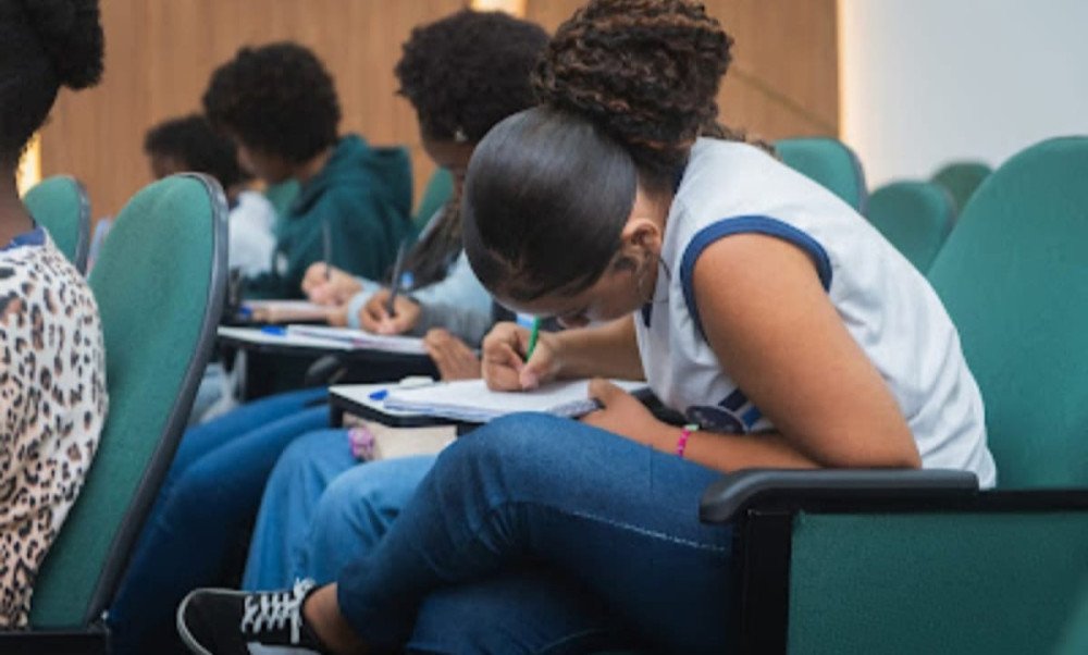 Concurso de Redação 2025: Câmara de Vereadores de SFC publica resultado final com ampla participação estudantil