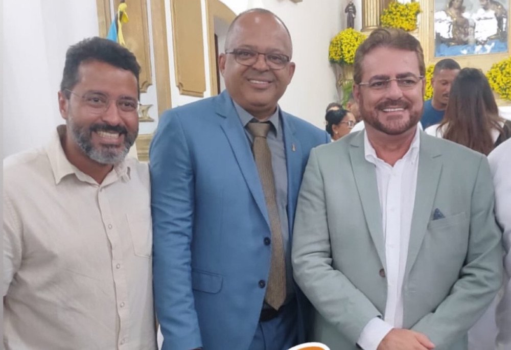 Acompanhado Deyvid Bacelar, Vereador Val Peças celebra os 36 anos de emancipação de Madre de Deus