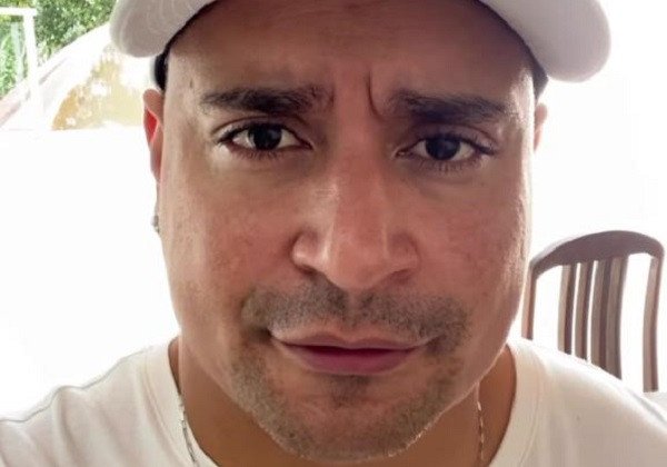 Xanddy Harmonia precisa finalizar show depois de chuva de granizo em Milão