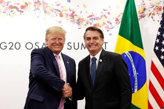 Em tom de ameaça, Trump anuncia tarifa de 50% a produtos brasileiros
