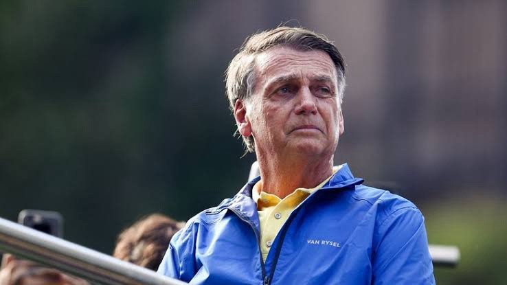 PF encontra R$ 77 mil na casa de Bolsonaro e investiga origem do dinheiro