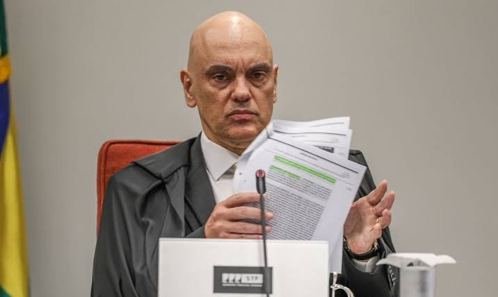 Alexandre de Moraes cita Machado de Assis em decisão que determina tornozeleira eletrônica para Bolsonaro